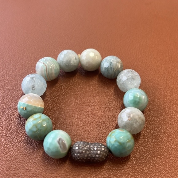 Pave diamond peanut with blue chrysoprase and agate beads - Picture 2 of 2